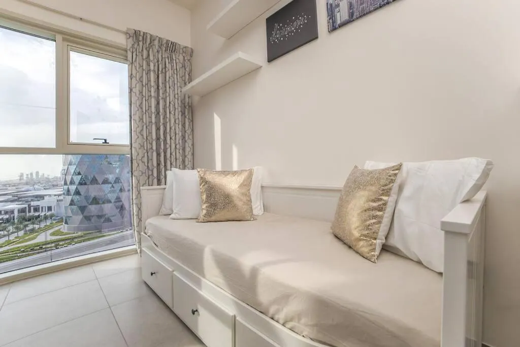 Cosy 2 Bed Apt Opposite Dubai Hills Mall