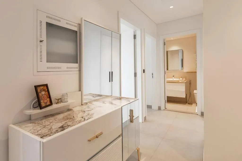 Cosy 2 Bed Apt Opposite Dubai Hills Mall Apartment