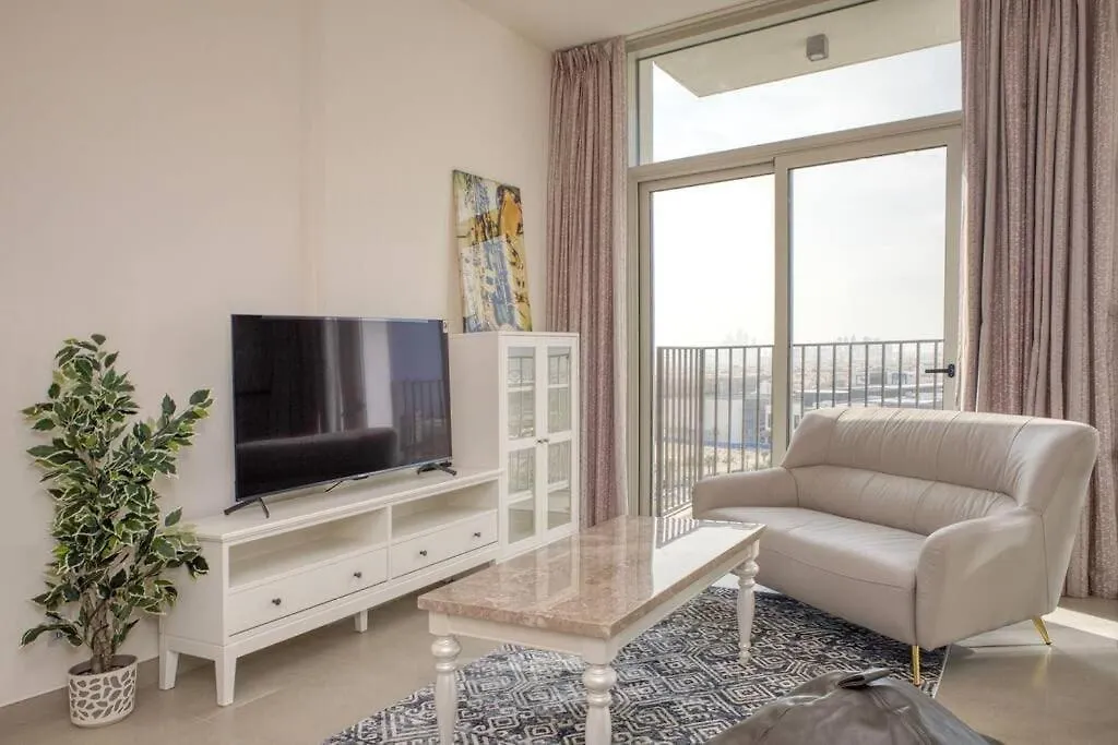 Cosy 2 Bed Apt Opposite Dubai Hills Mall