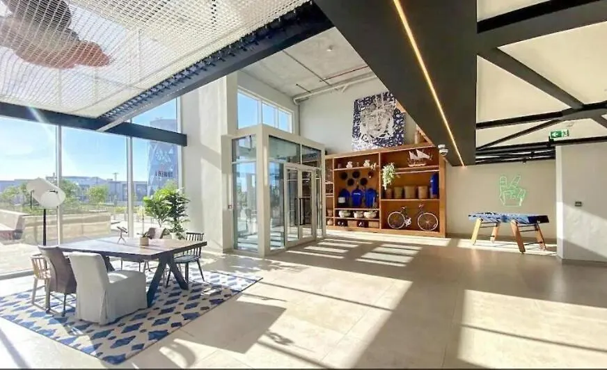 Cosy 2 Bed Apt Opposite Dubai Hills Mall
