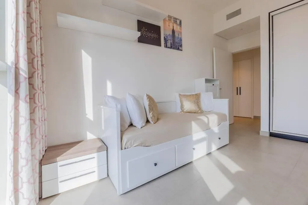 Apartment Cosy 2 Bed Apt Opposite Dubai Hills Mall