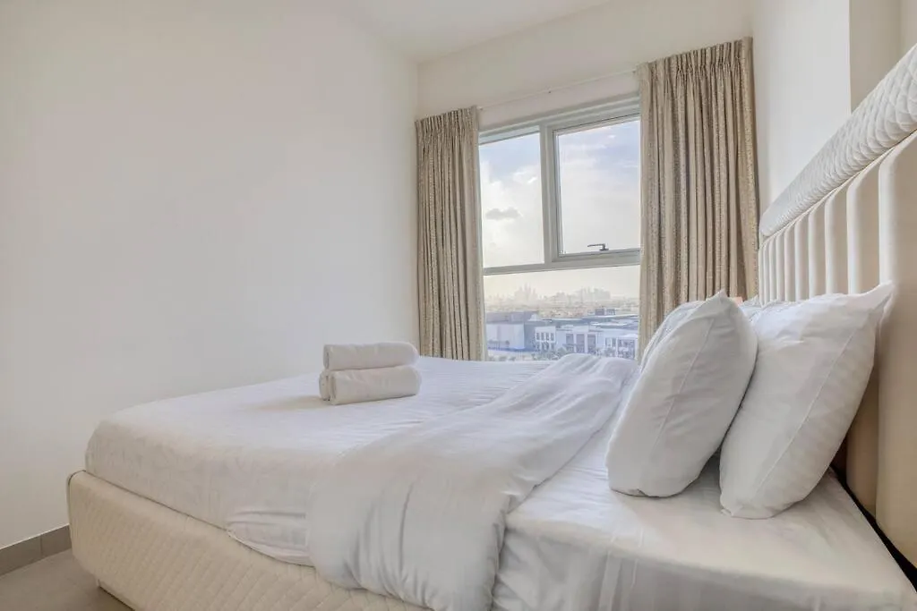 Cosy 2 Bed Apt Opposite Dubai Hills Mall 0*,
