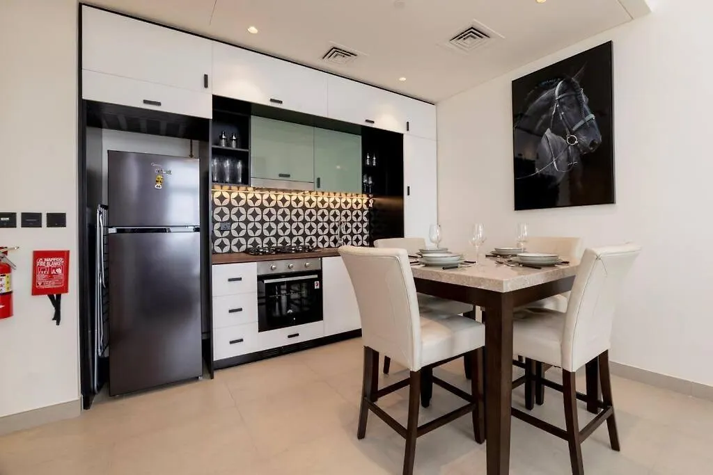 Cosy 2 Bed Apt Opposite Dubai Hills Mall Apartment