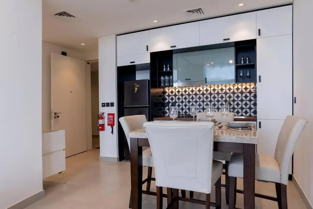Cosy 2 Bed Apt Opposite Dubai Hills Mall Apartment